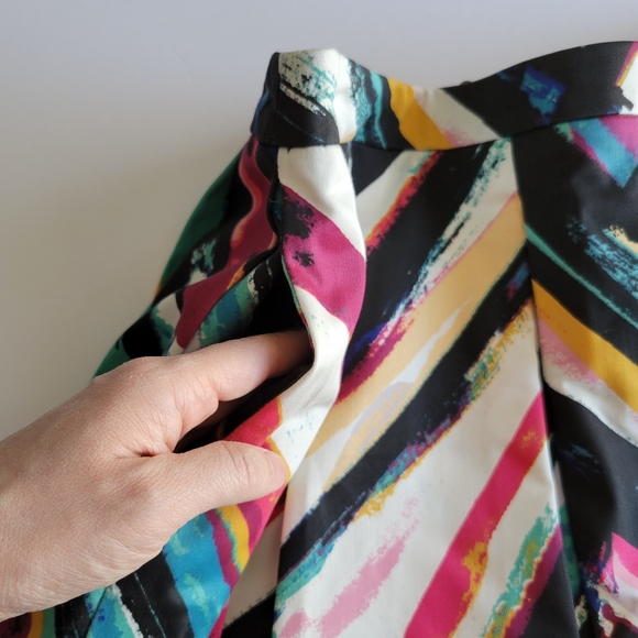 Pleated Mini Skirt with Pockets! - Picture 3 of 10